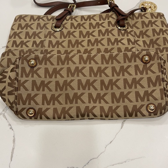 Michael Kors Handbag - Picture 5 of 5